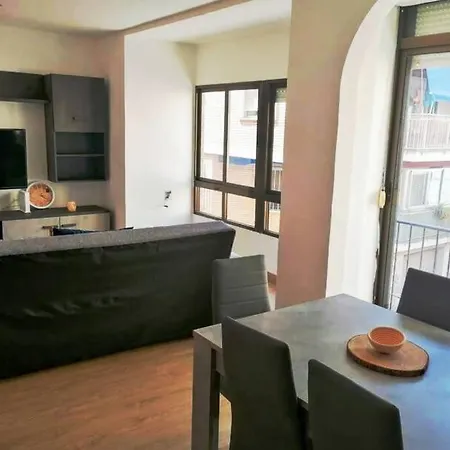 Cozy Plaza De Toros Apartment