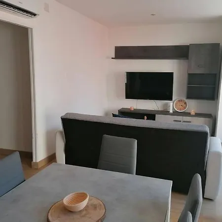Cozy Plaza De Toros Apartment *